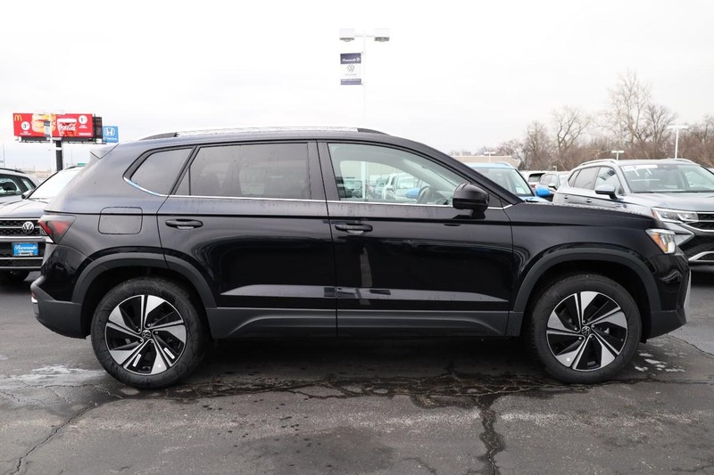 Volkswagen Taos Vehicle Image 06