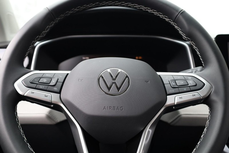 Volkswagen Taos Vehicle Image 10