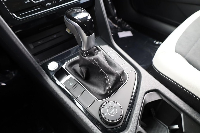 Volkswagen Taos Vehicle Image 16
