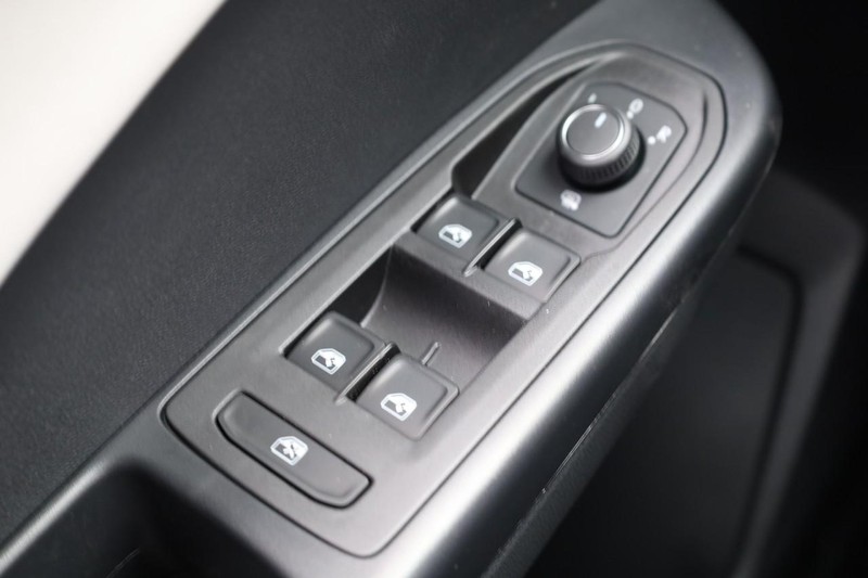 Volkswagen Taos Vehicle Image 19