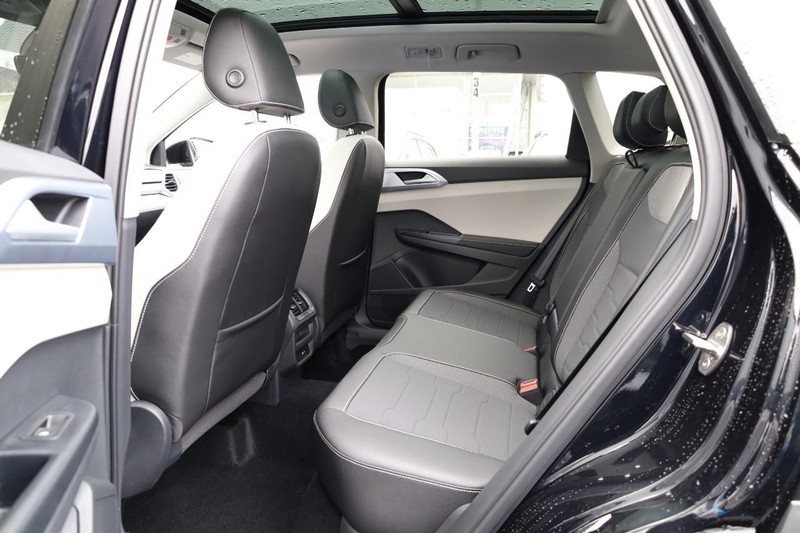 Volkswagen Taos Vehicle Image 23