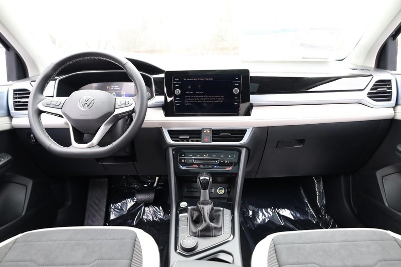 Volkswagen Taos Vehicle Image 25