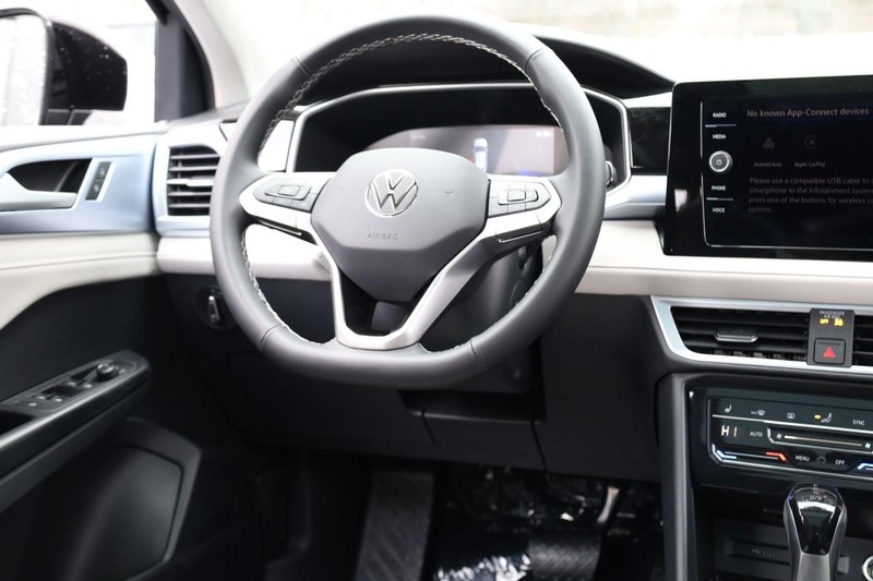 Volkswagen Taos Vehicle Image 26