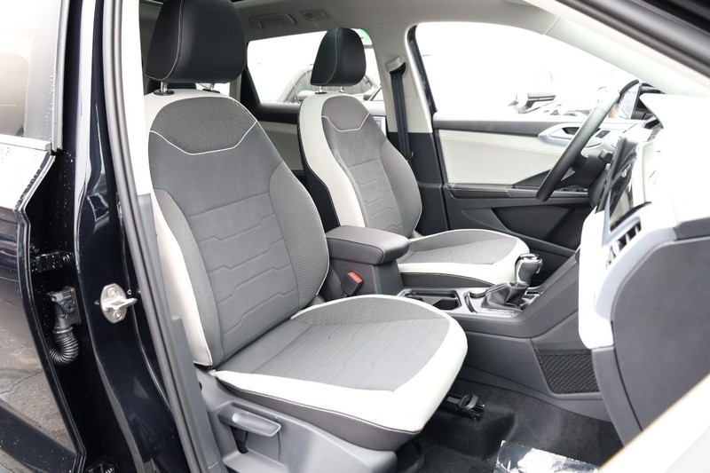 Volkswagen Taos Vehicle Image 27