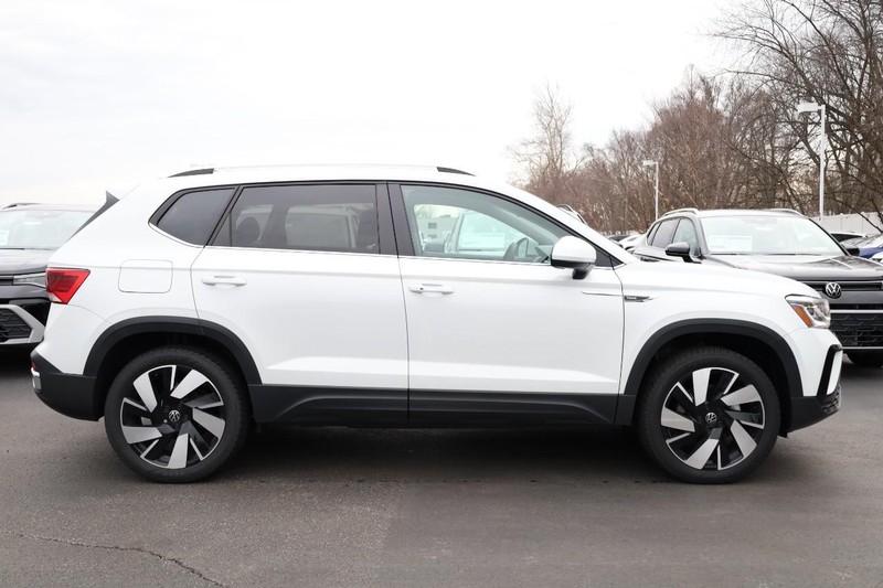 Volkswagen Taos Vehicle Image 06