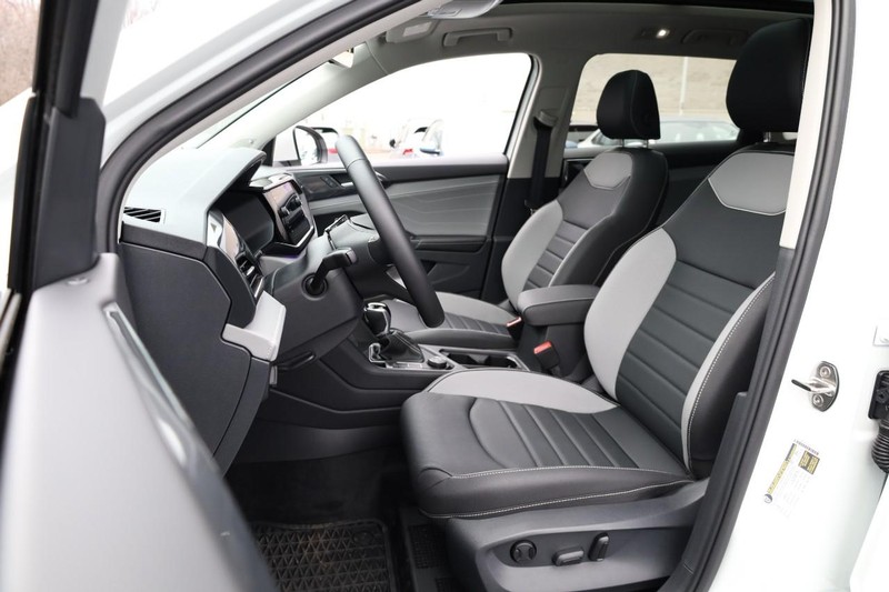 Volkswagen Taos Vehicle Image 09