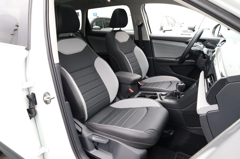 Volkswagen Taos Vehicle Image 28