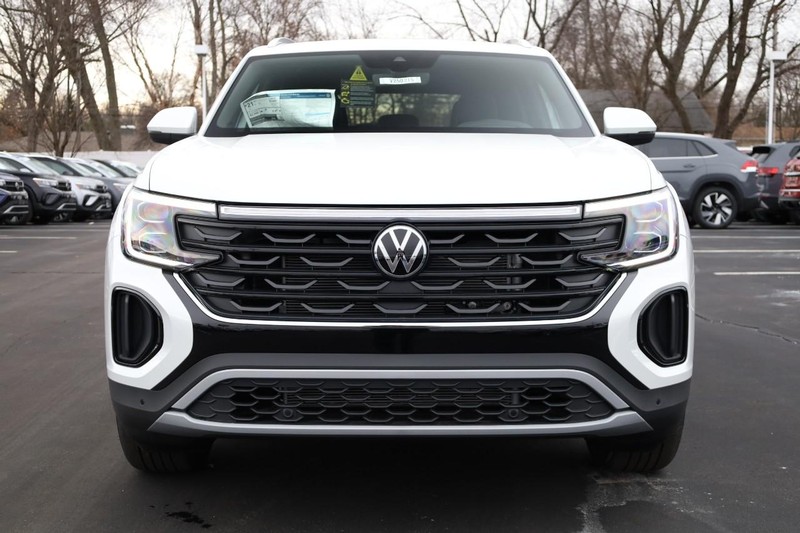 Volkswagen Atlas Cross Sport Vehicle Image 05