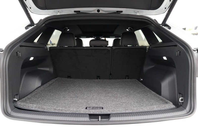 Volkswagen Atlas Cross Sport Vehicle Image 08