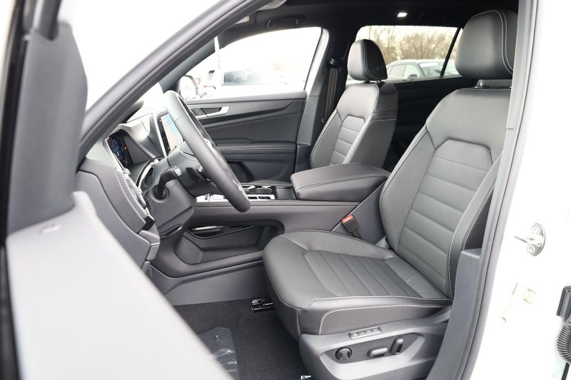 Volkswagen Atlas Cross Sport Vehicle Image 10