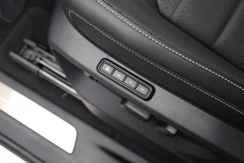 Volkswagen Atlas Cross Sport Vehicle Image 13
