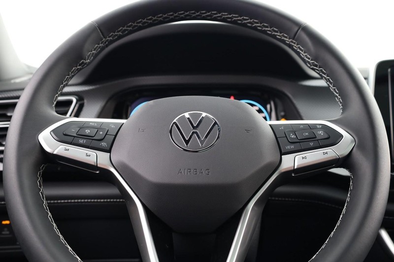 Volkswagen Atlas Cross Sport Vehicle Image 14