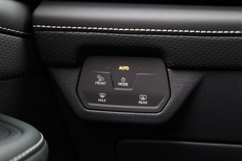 Volkswagen Atlas Cross Sport Vehicle Image 23