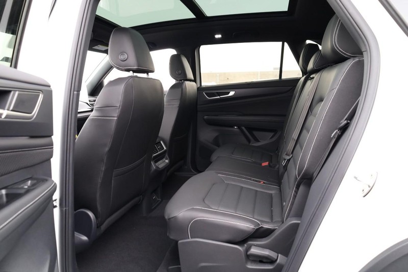 Volkswagen Atlas Cross Sport Vehicle Image 26