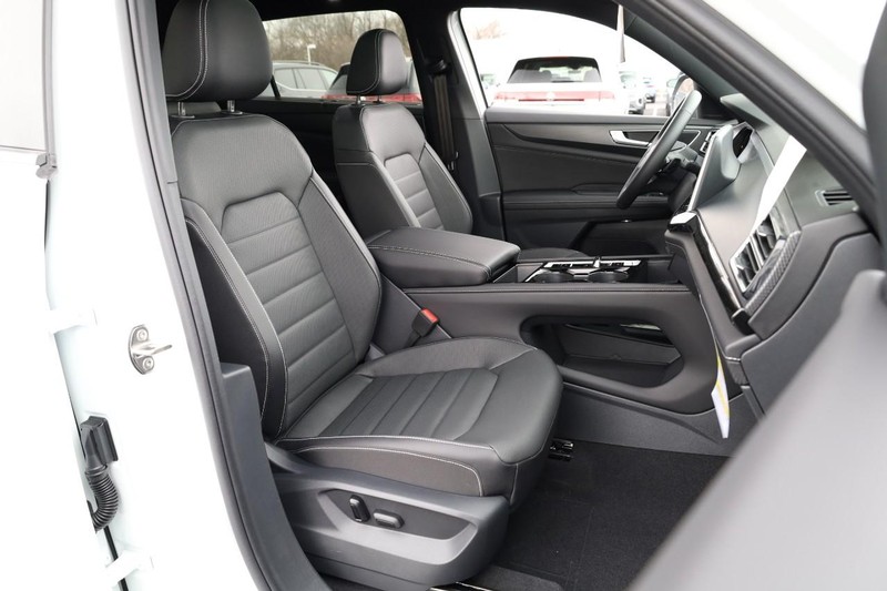 Volkswagen Atlas Cross Sport Vehicle Image 30