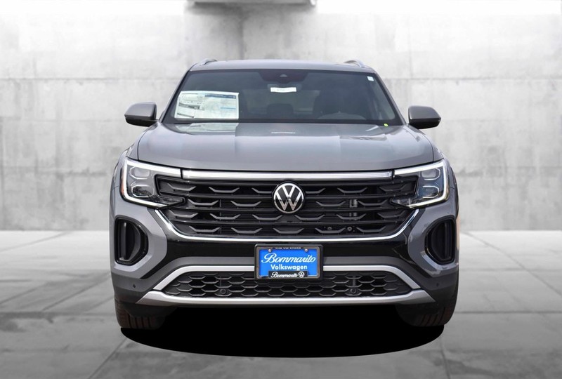 Volkswagen Atlas Cross Sport Vehicle Image 04