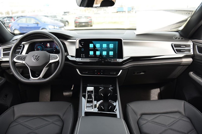 Volkswagen Atlas Cross Sport Vehicle Image 07