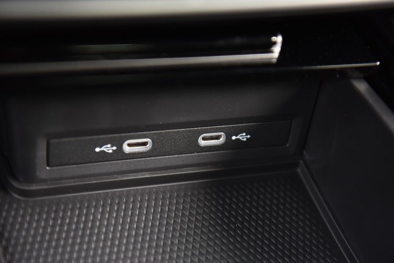 Volkswagen Atlas Cross Sport Vehicle Image 15