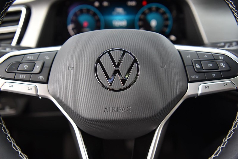 Volkswagen Atlas Cross Sport Vehicle Image 18