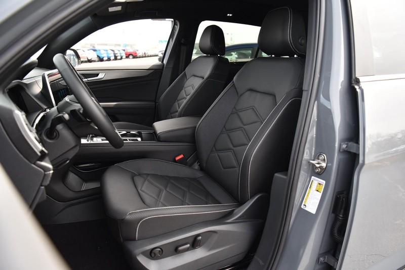 Volkswagen Atlas Cross Sport Vehicle Image 19