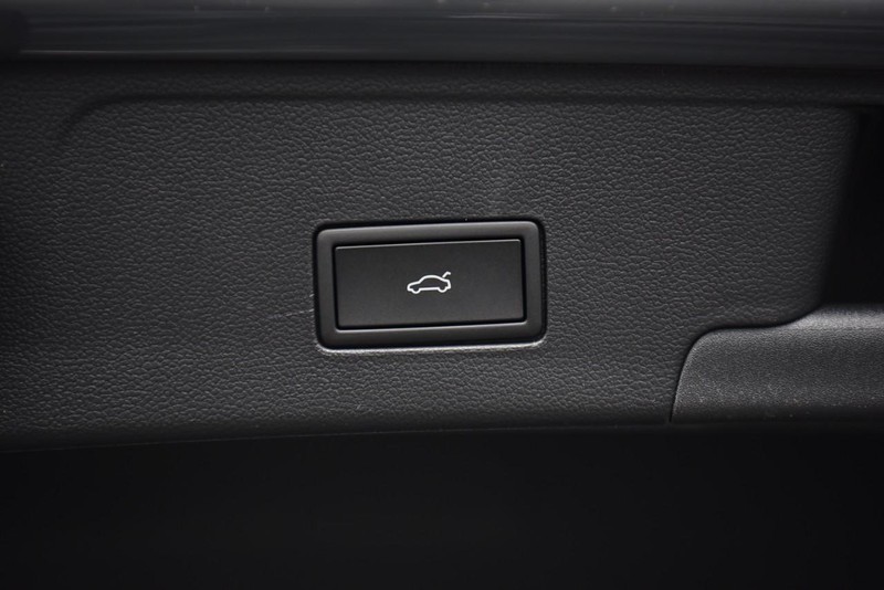 Volkswagen Atlas Cross Sport Vehicle Image 26