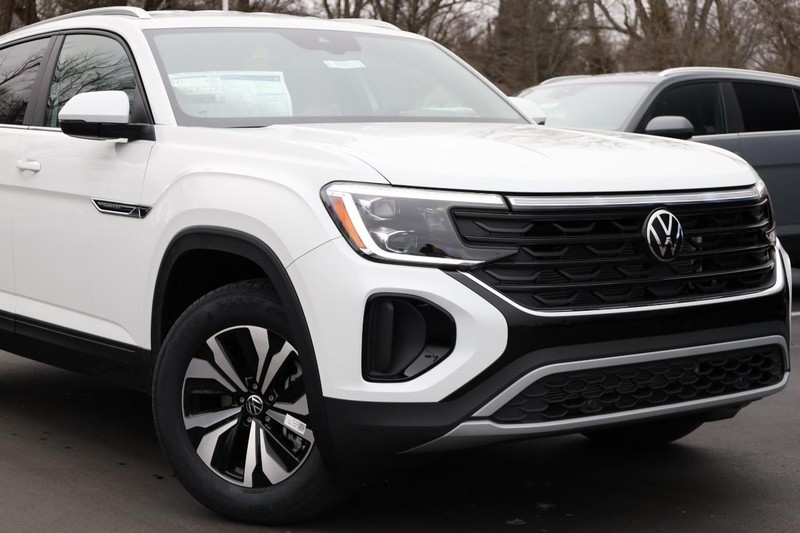 Volkswagen Atlas Cross Sport Vehicle Image 03