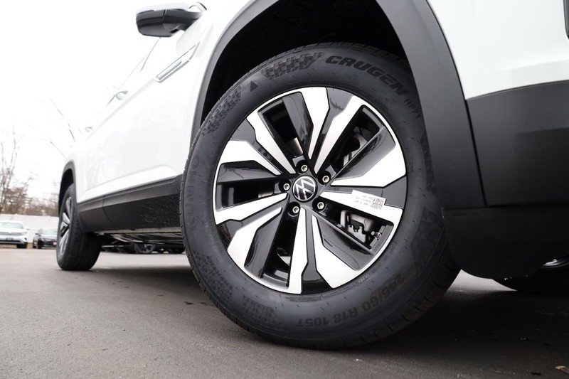 Volkswagen Atlas Cross Sport Vehicle Image 04