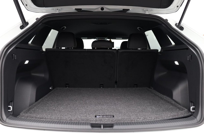 Volkswagen Atlas Cross Sport Vehicle Image 08