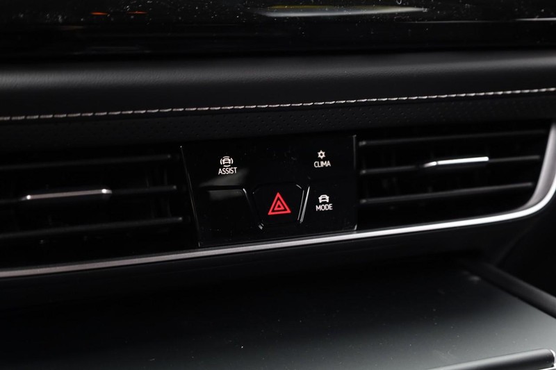 Volkswagen Atlas Cross Sport Vehicle Image 14