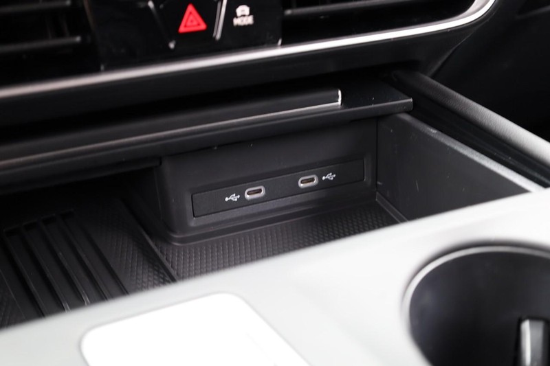 Volkswagen Atlas Cross Sport Vehicle Image 15