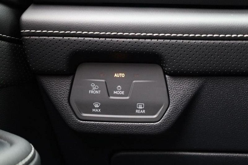 Volkswagen Atlas Cross Sport Vehicle Image 18