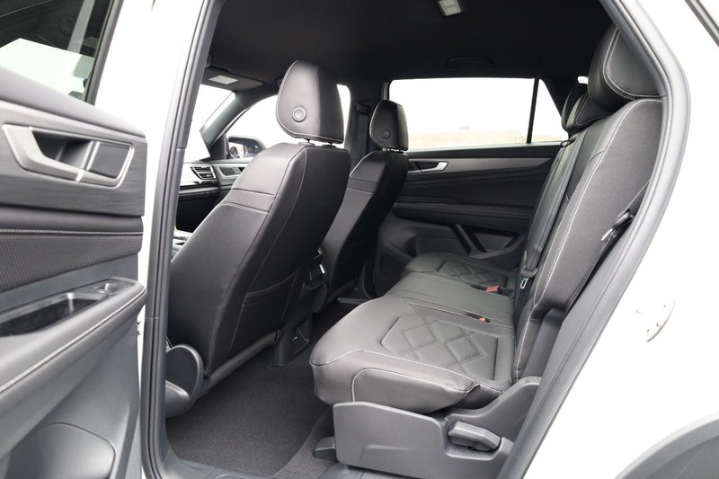 Volkswagen Atlas Cross Sport Vehicle Image 21
