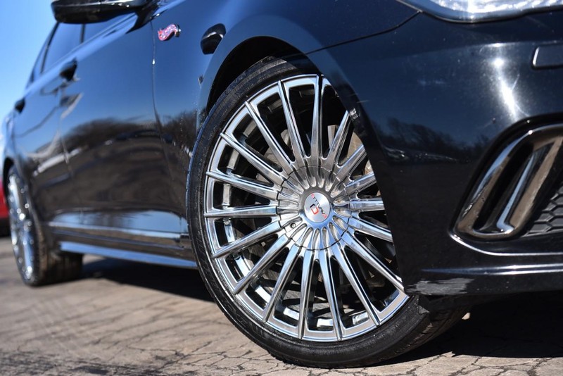 Genesis G80 Vehicle Image 03