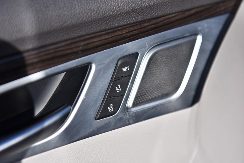 Genesis G80 Vehicle Image 09