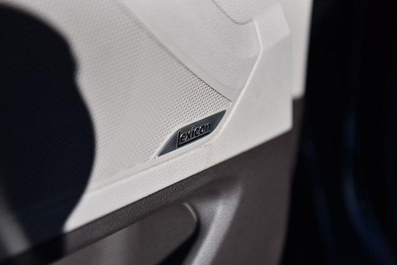 Genesis G80 Vehicle Image 10