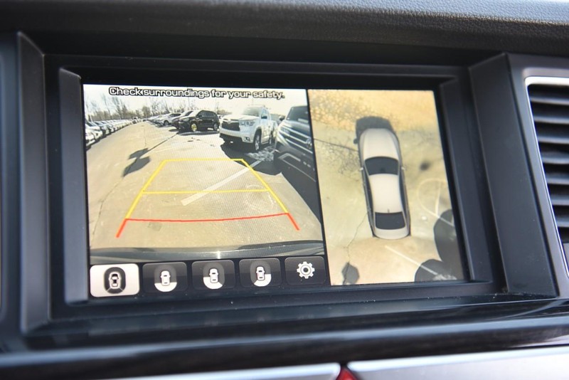 Genesis G80 Vehicle Image 14