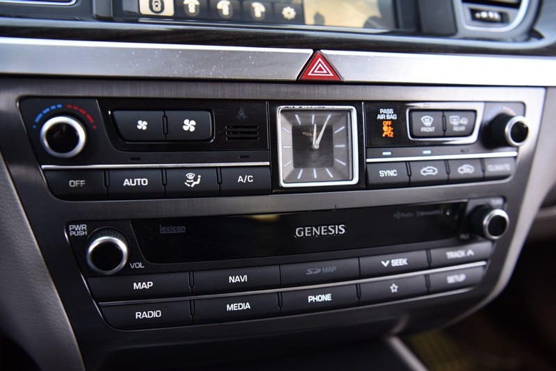 Genesis G80 Vehicle Image 15