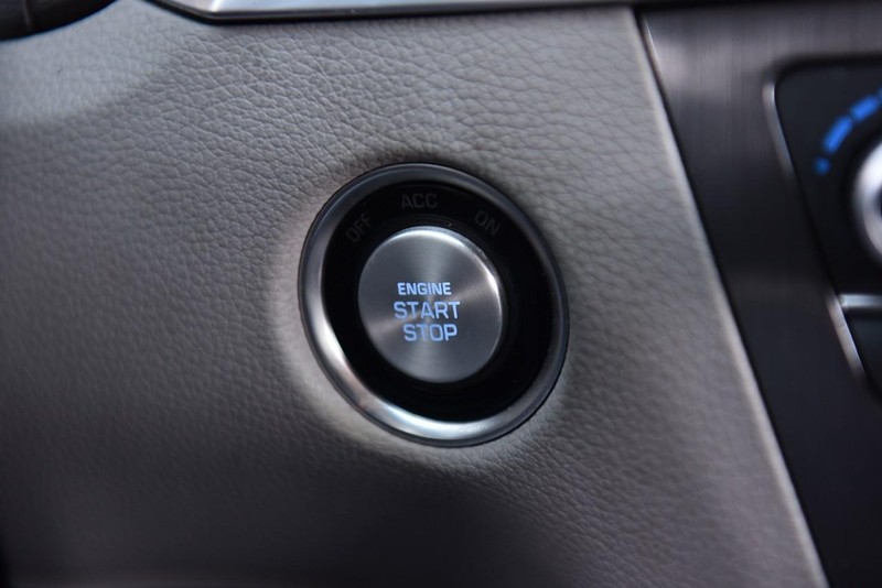 Genesis G80 Vehicle Image 19
