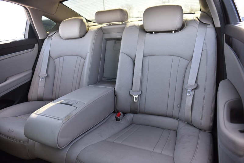 Genesis G80 Vehicle Image 24