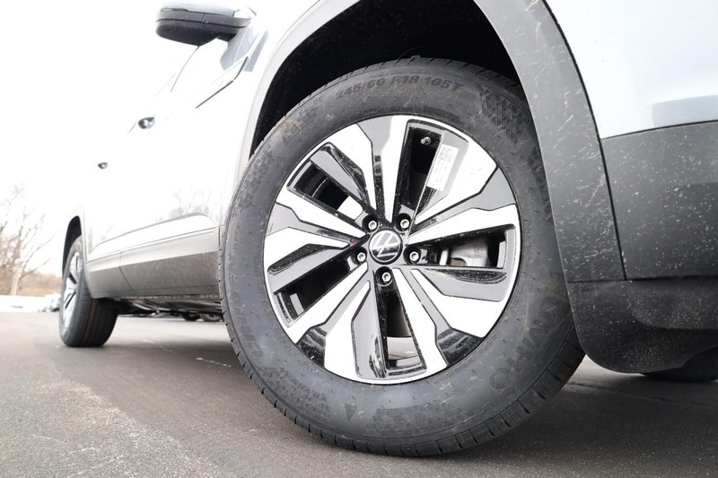 Volkswagen Atlas Cross Sport Vehicle Image 04
