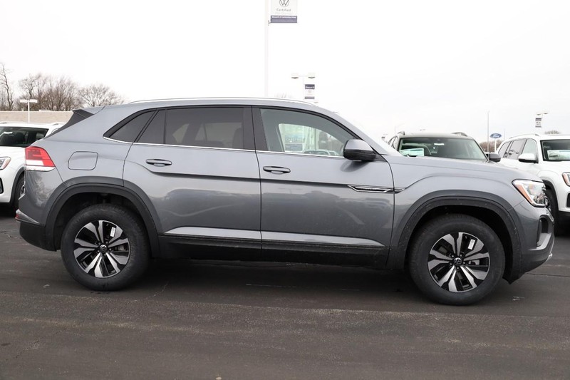 Volkswagen Atlas Cross Sport Vehicle Image 06