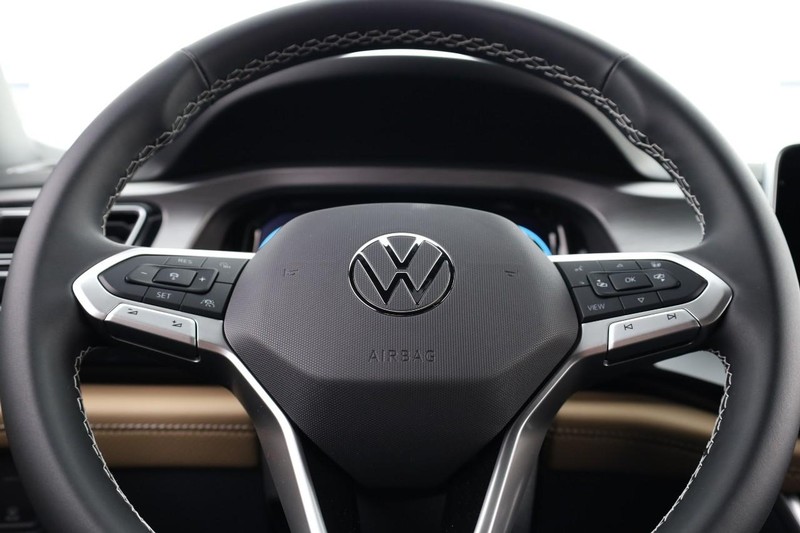 Volkswagen Atlas Cross Sport Vehicle Image 10