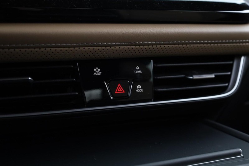 Volkswagen Atlas Cross Sport Vehicle Image 14
