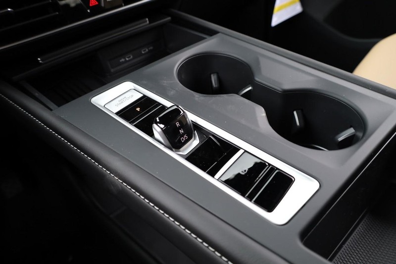 Volkswagen Atlas Cross Sport Vehicle Image 16