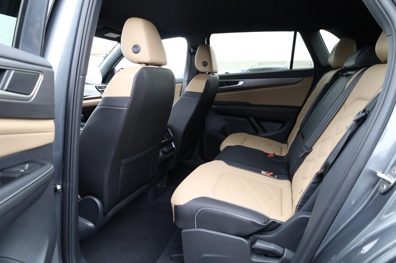 Volkswagen Atlas Cross Sport Vehicle Image 21
