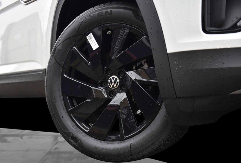 Volkswagen Atlas Cross Sport Vehicle Image 03