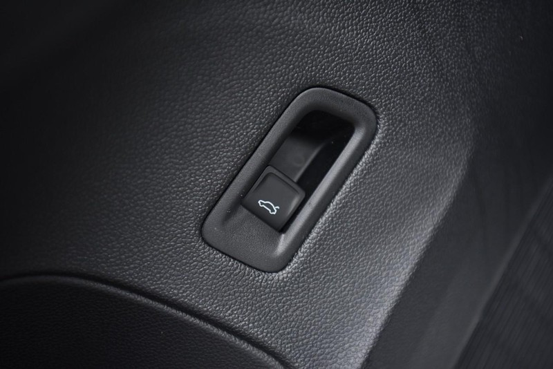 Volkswagen Atlas Cross Sport Vehicle Image 09