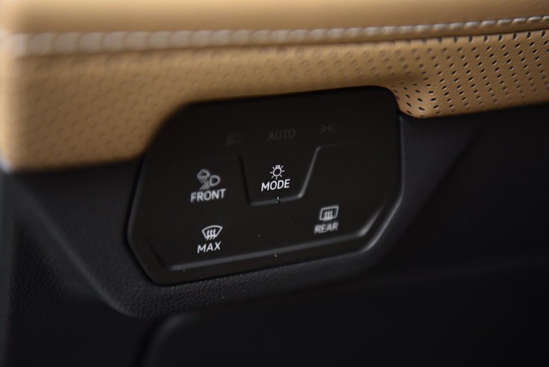 Volkswagen Atlas Cross Sport Vehicle Image 11