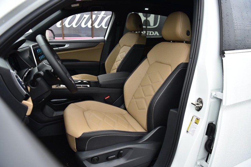 Volkswagen Atlas Cross Sport Vehicle Image 19