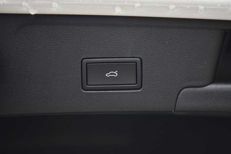 Volkswagen Atlas Cross Sport Vehicle Image 26
